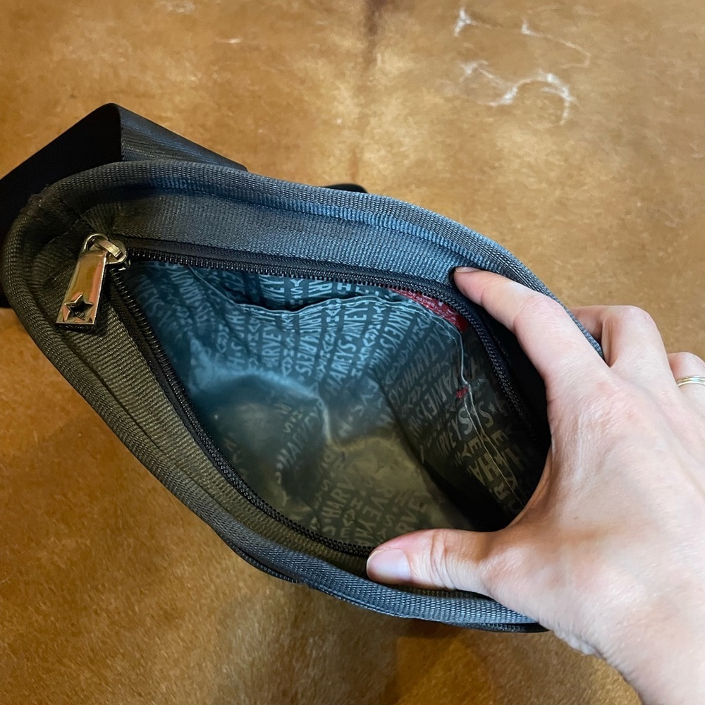 Harveys Original Seatbelt Bag Black woven crossbody bag with silver hardware - Picture 7 of 8